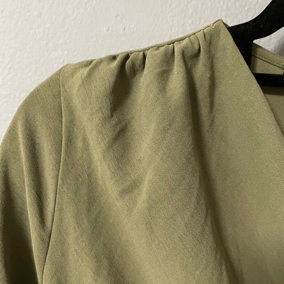 NWOT Zara V-neck Midi Side Ruched Dress in Green. Size Small - Picture 11 of 11